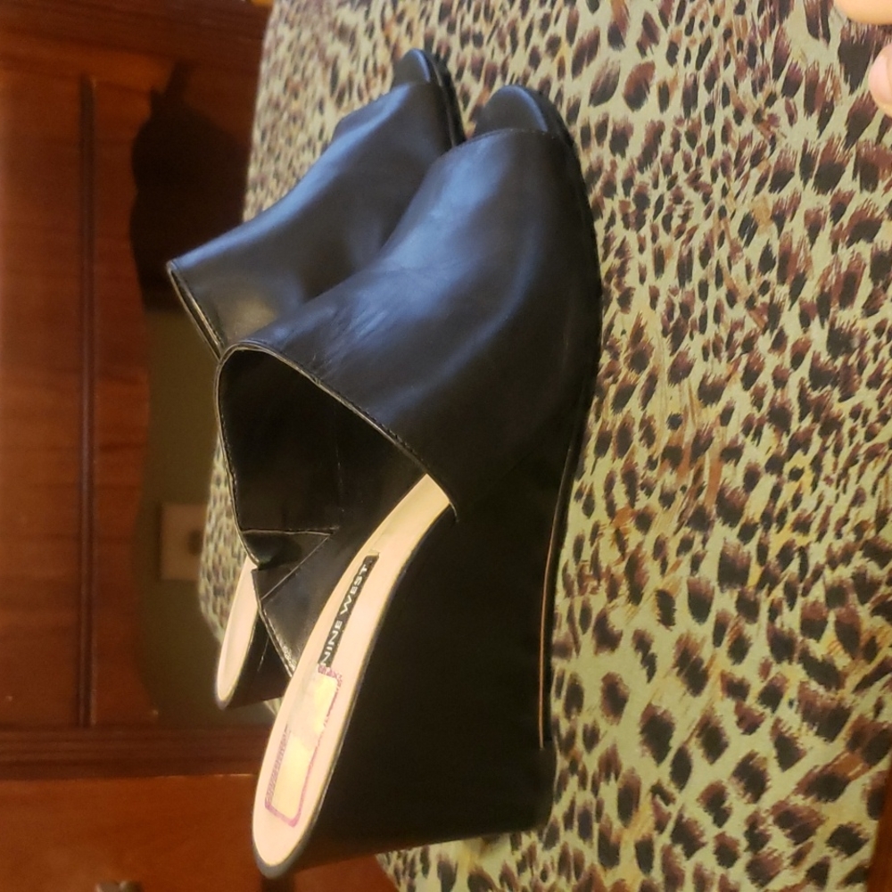 Black Wedges